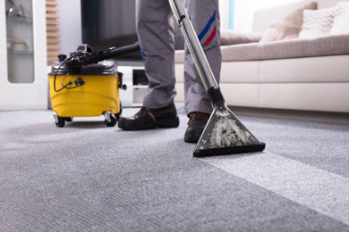 man-cleaning-carpet